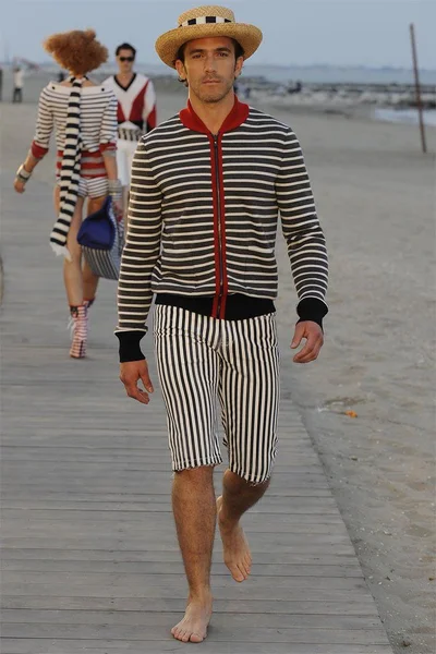 Look 12